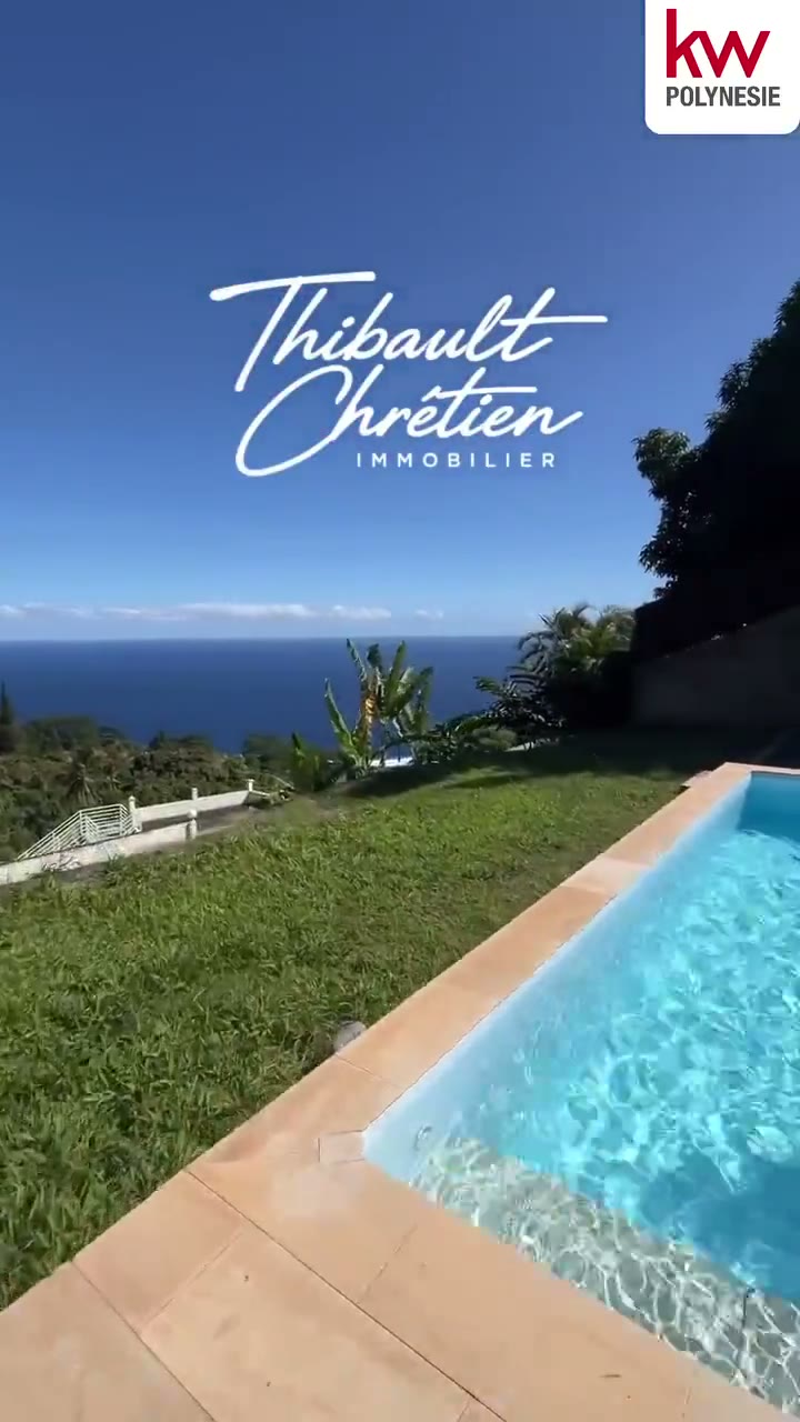 La piscine de la villa Te Maru Ata face au lagon, extraite de la visite de Thibault